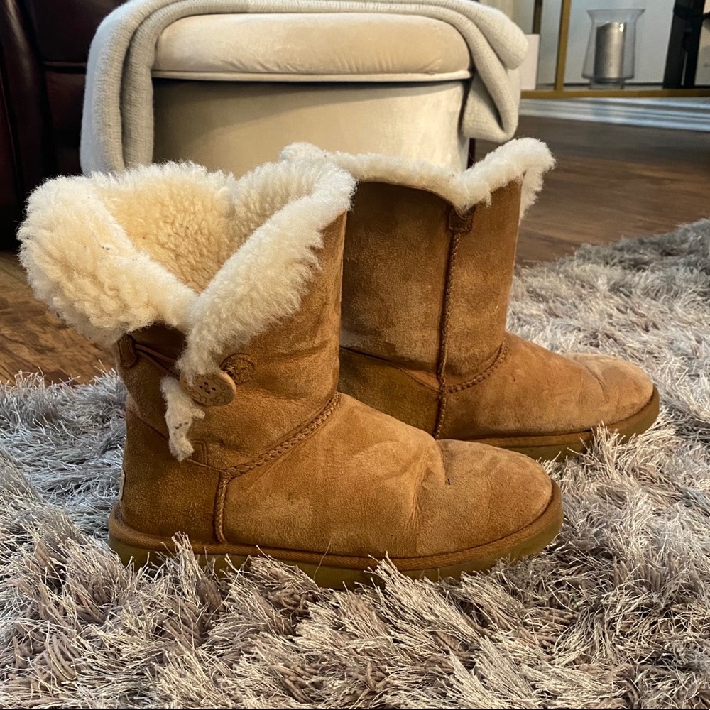 Ugg Bailey Button - image 1